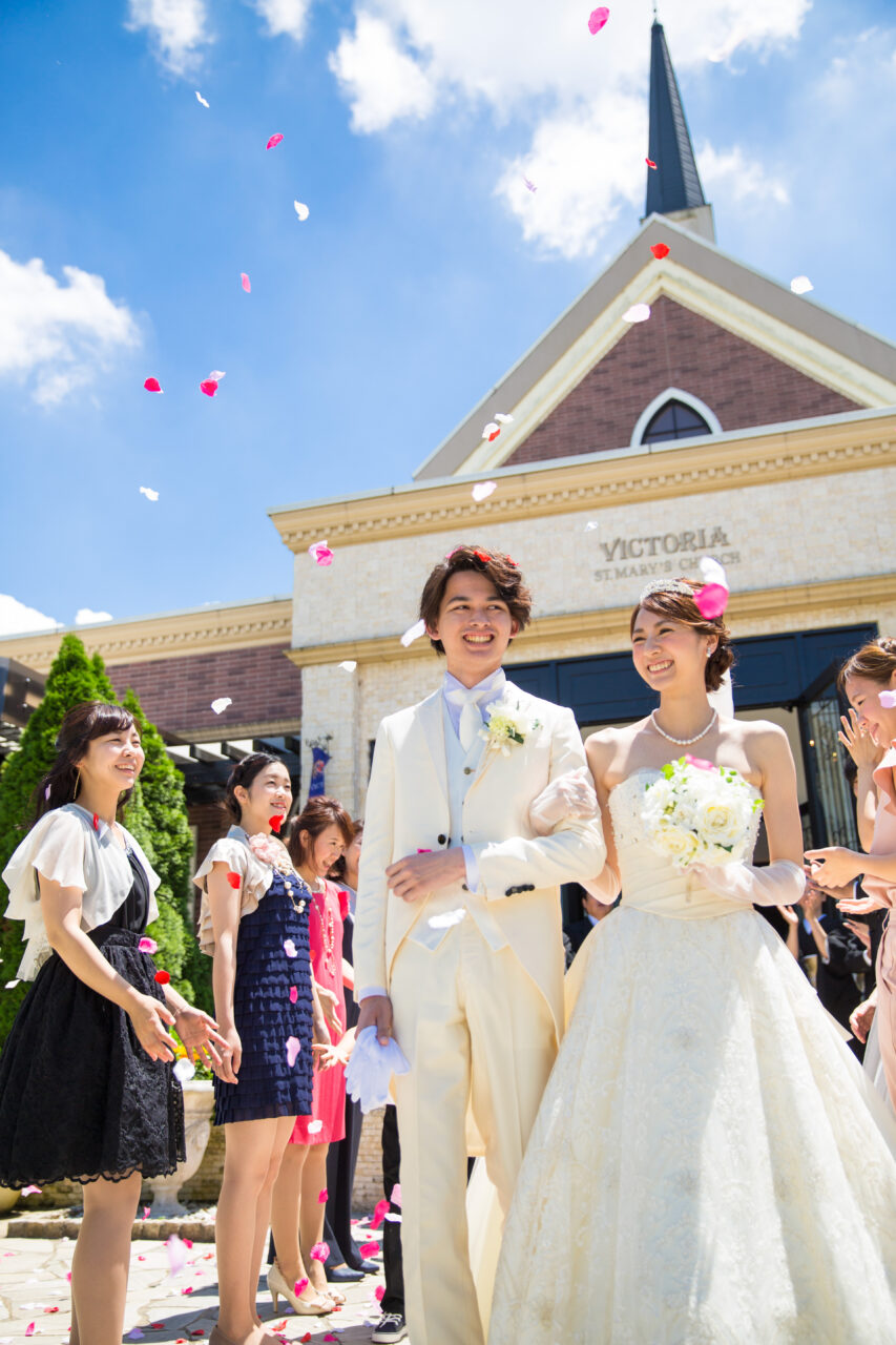 セントマリー高岡。富山県高岡市のウエディング・結婚式場。本物の教会（チャペル）で挙げる結婚式。少人数から対応。